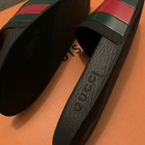 GUCCI SLIDES